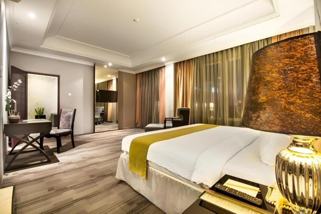 The Mirah Hotel Bogor Extérieur photo